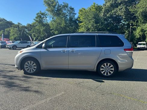 Used 2013 Toyota Sienna XLE AWD/4WD image 2
