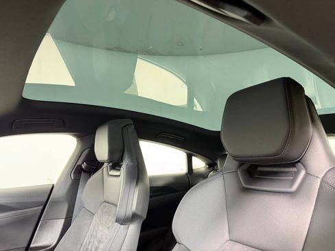 Used 2022 Audi e-tron GT Premium Plus image 16