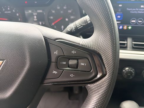 Used 2025 Chevrolet Trax LS FWD image 32