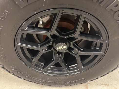 Used 2011 Toyota Tundra Limited w/ Memory Pkg image 31