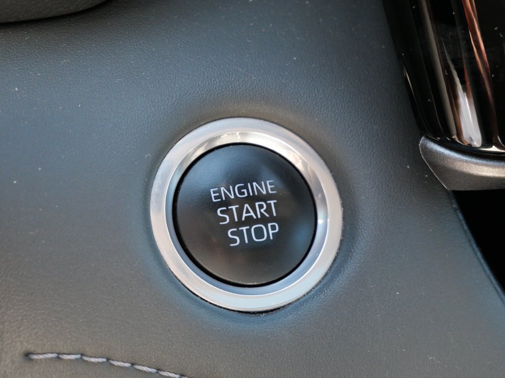 Used 2024 Toyota Highlander XLE AWD/4WD image 29