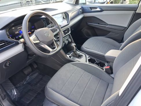 Certified 2024 Volkswagen Taos SE w/ Panoramic Sunroof Package FWD image 13
