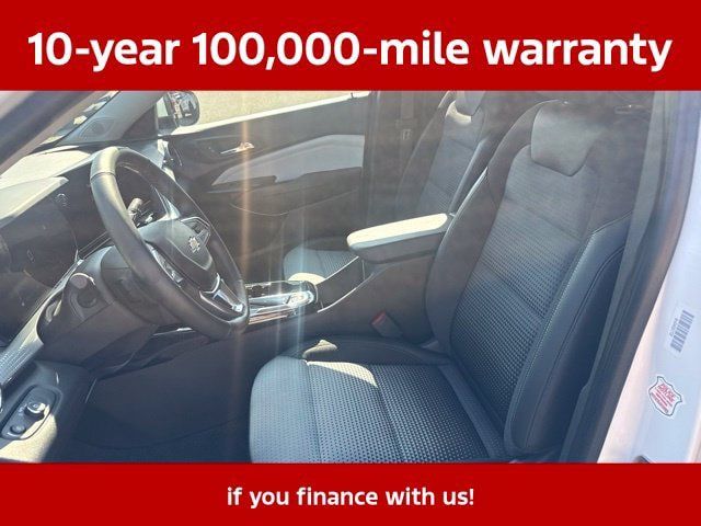 Used 2025 Chevrolet Trax LT w/ LT Convenience Package FWD image 29