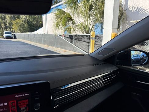 Used 2025 Volkswagen Jetta SE image 37