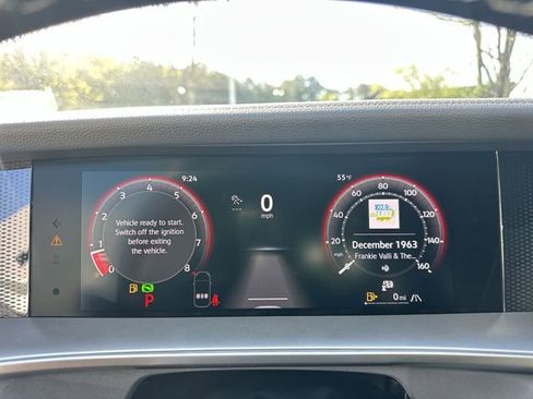 New 2025 Volkswagen Tiguan SE image 19