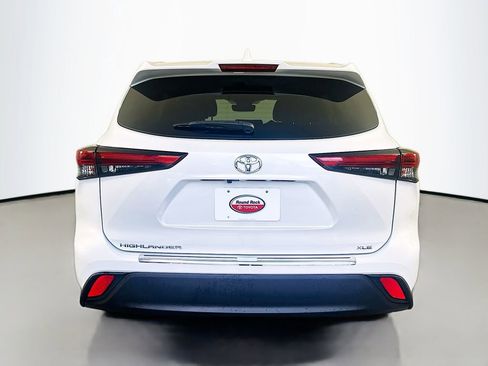 Used 2023 Toyota Highlander XLE FWD image 6