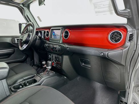 Used 2021 Jeep Gladiator Rubicon w/ Cold Weather Group AWD/4WD image 29