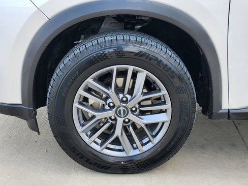 Used 2024 Nissan Rogue S AWD/4WD image 11