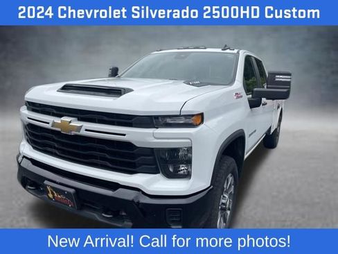 Used 2024 Chevrolet Silverado 2500 Custom w/ Custom Value Package AWD/4WD image 1