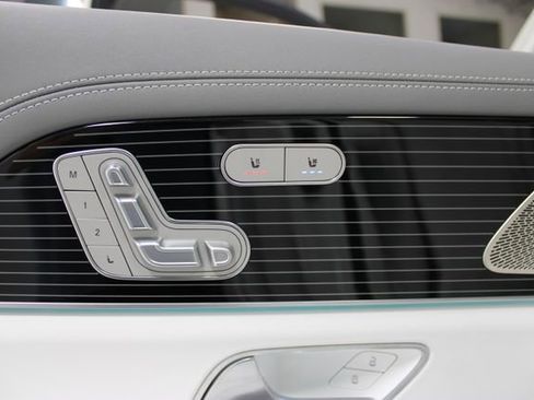 Used 2022 Mercedes-Benz Maybach GLS 600 4MATIC image 24