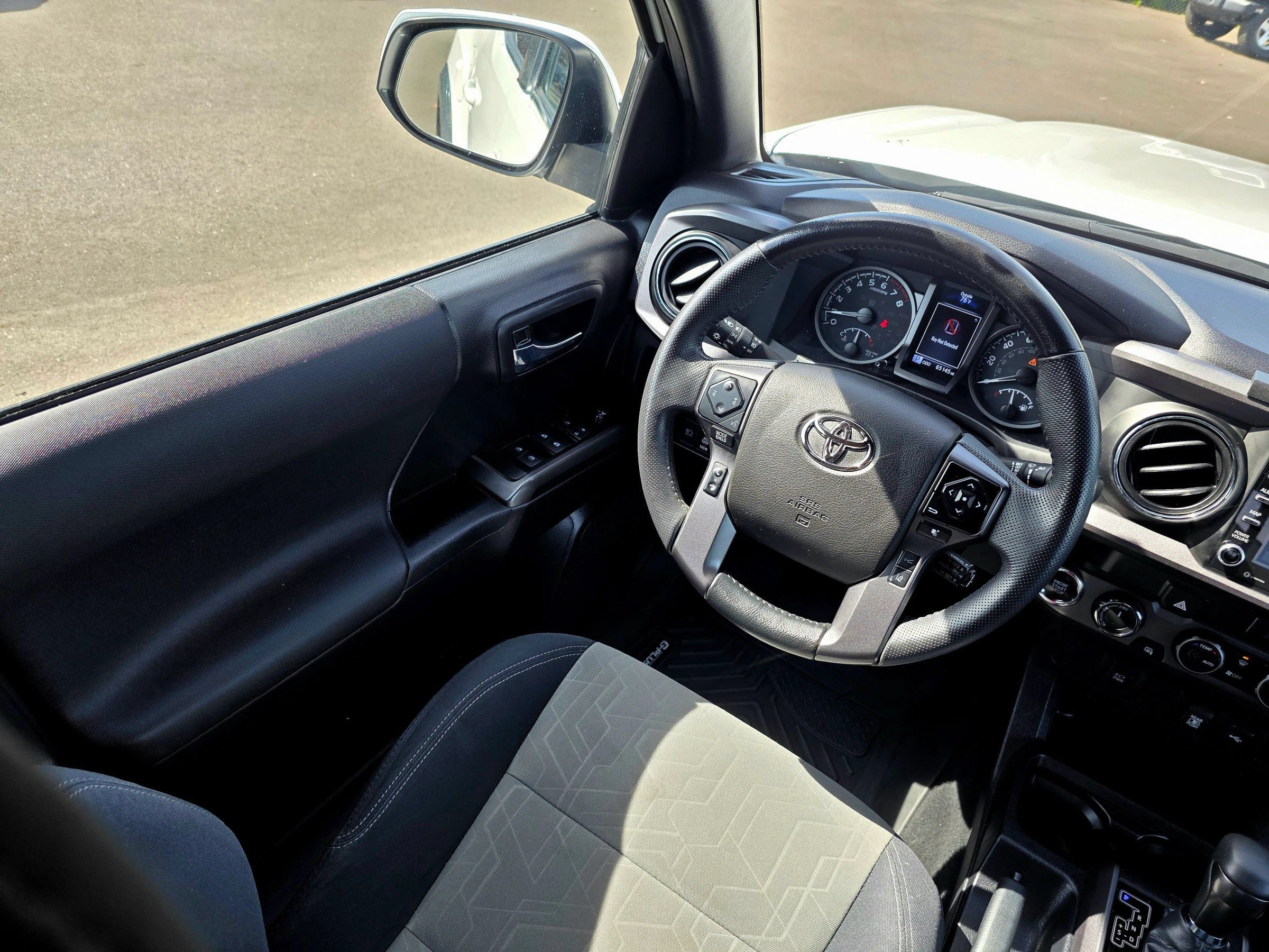 Used 2023 Toyota Tacoma TRD Off-Road AWD/4WD image 28