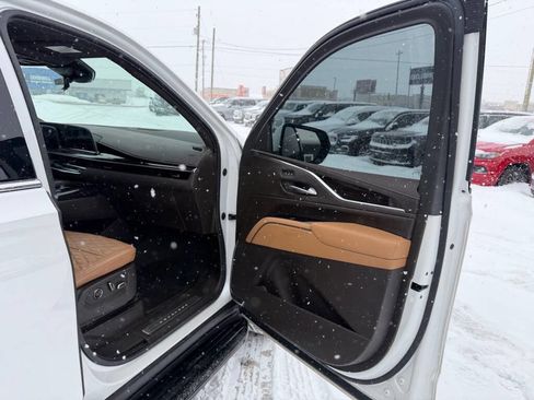 Used 2021 Cadillac Escalade Premium Luxury w/ LPO, Illumination Package image 63