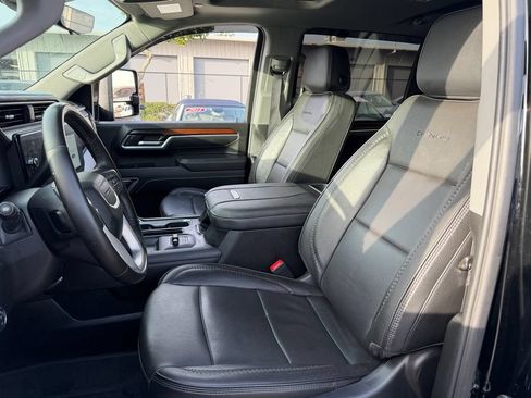 Used 2025 GMC Sierra 2500 Denali w/ Denali Reserve Package AWD/4WD image 12