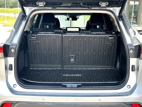 Used 2023 Toyota Highlander Limited AWD/4WD image 34