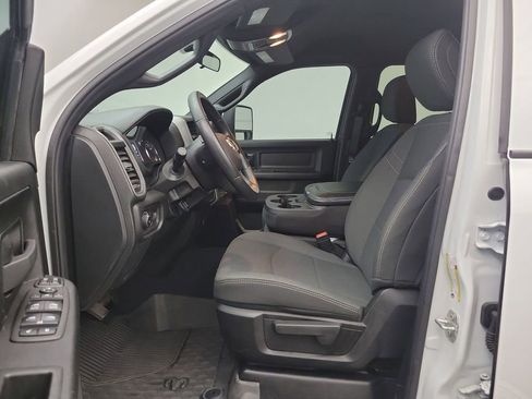 Used 2024 RAM 3500 Tradesman w/ Chrome Appearance Group image 4