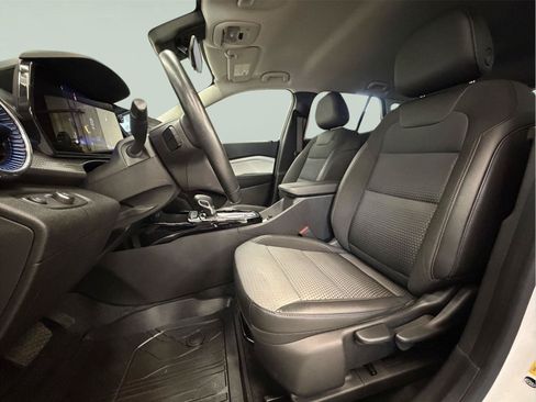 Certified 2024 Chevrolet Trax LT w/ Driver Confidence Package FWD image 24
