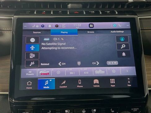 Used 2024 Jeep Grand Cherokee Summit w/ Luxury Tech Group V image 16