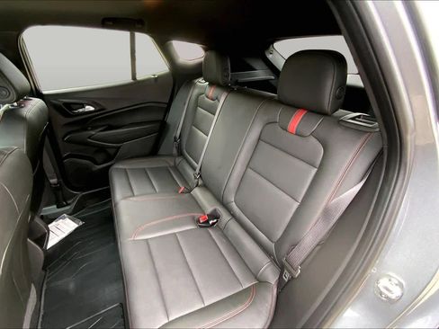 Used 2025 Chevrolet Trax RS w/ Sunroof Package FWD image 21