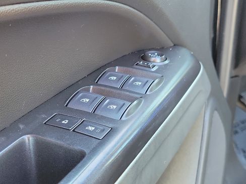 Used 2022 Chevrolet Colorado LT w/ LT Convenience Package image 16