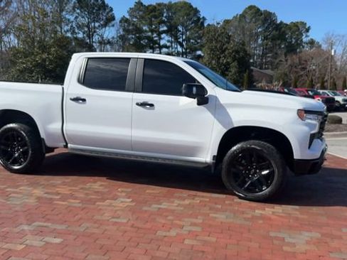 Used 2025 Chevrolet Silverado 1500 LT Trail Boss w/ Convenience Package II AWD/4WD image 4
