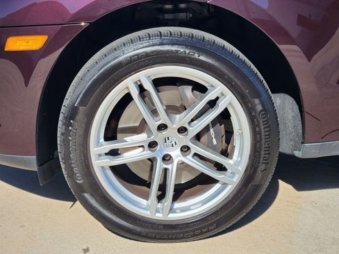 Used 2024 Porsche Macan image 9