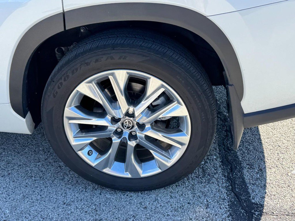 Used 2023 Toyota Highlander Limited AWD/4WD image 10