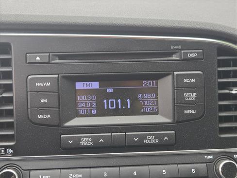 Used 2017 Hyundai Elantra SE w/ Cargo Package image 16