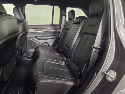 New 2025 Jeep Grand Cherokee Limited RWD image 18