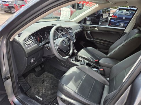 Used 2020 Volkswagen Tiguan SE w/ Panoramic Sunroof Package AWD/4WD image 4