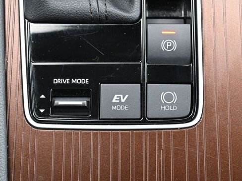 Certified 2024 Toyota Sienna XLE image 25