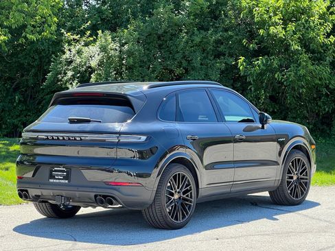 Certified 2025 Porsche Cayenne E-Hybrid AWD/4WD image 6