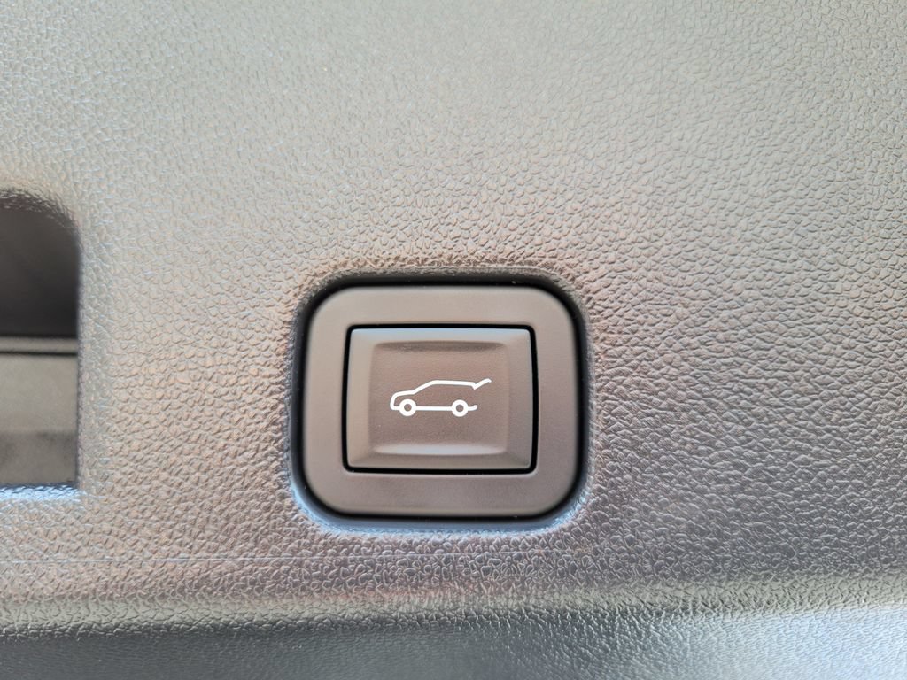 Used 2025 Chevrolet Traverse RS w/ LPO, Floor Liner Package FWD image 25