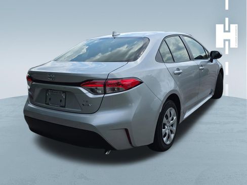 Used 2026 Toyota Corolla LE FWD image 3