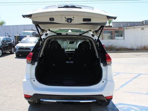 Used 2019 Nissan Rogue SV FWD image 11