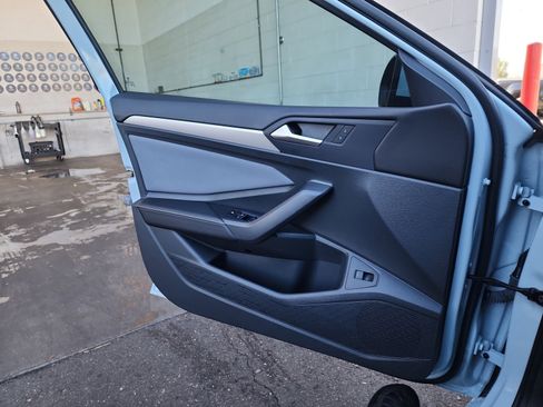 Certified 2025 Volkswagen Jetta SE image 13