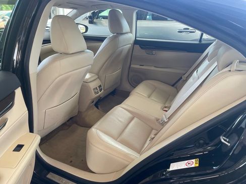 Used 2013 Lexus ES 350 w/ Luxury Pkg FWD image 21
