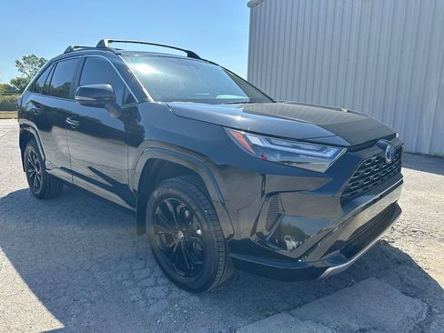 Used 2024 Toyota RAV4 SE AWD/4WD image 3