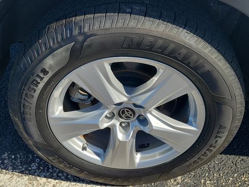 Used 2022 Toyota Highlander L image 10