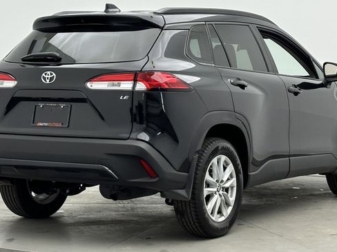 Used 2025 Toyota Corolla Cross LE image 7