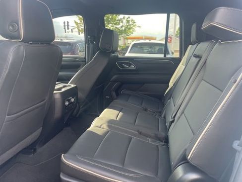 Used 2023 GMC Yukon XL SLT w/ SLT Luxury Package AWD/4WD image 7