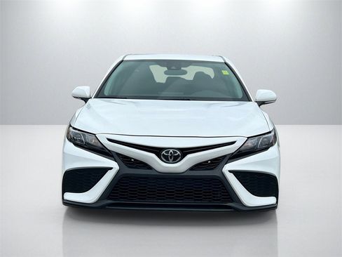 Used 2023 Toyota Camry SE image 2