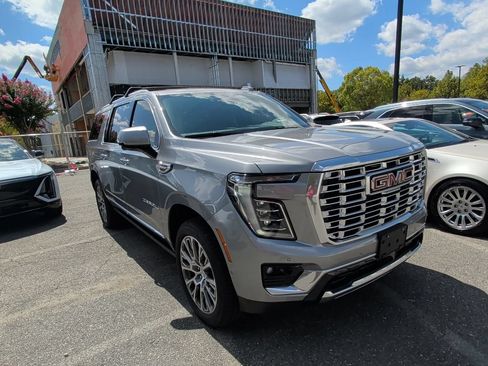 Used 2026 GMC Yukon XL Denali w/ Denali Reserve Package AWD/4WD image 1