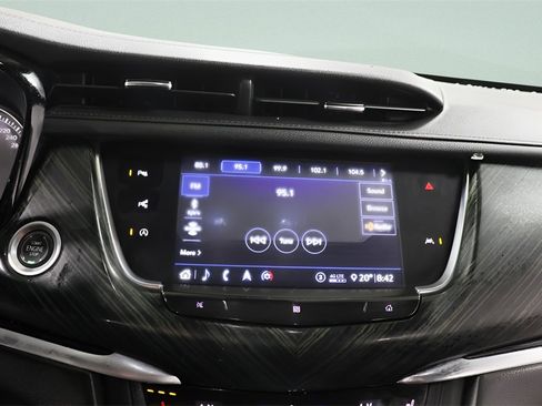 Used 2020 Cadillac XT6 Premium Luxury image 11