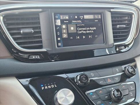 Used 2022 Chrysler Voyager LX image 14