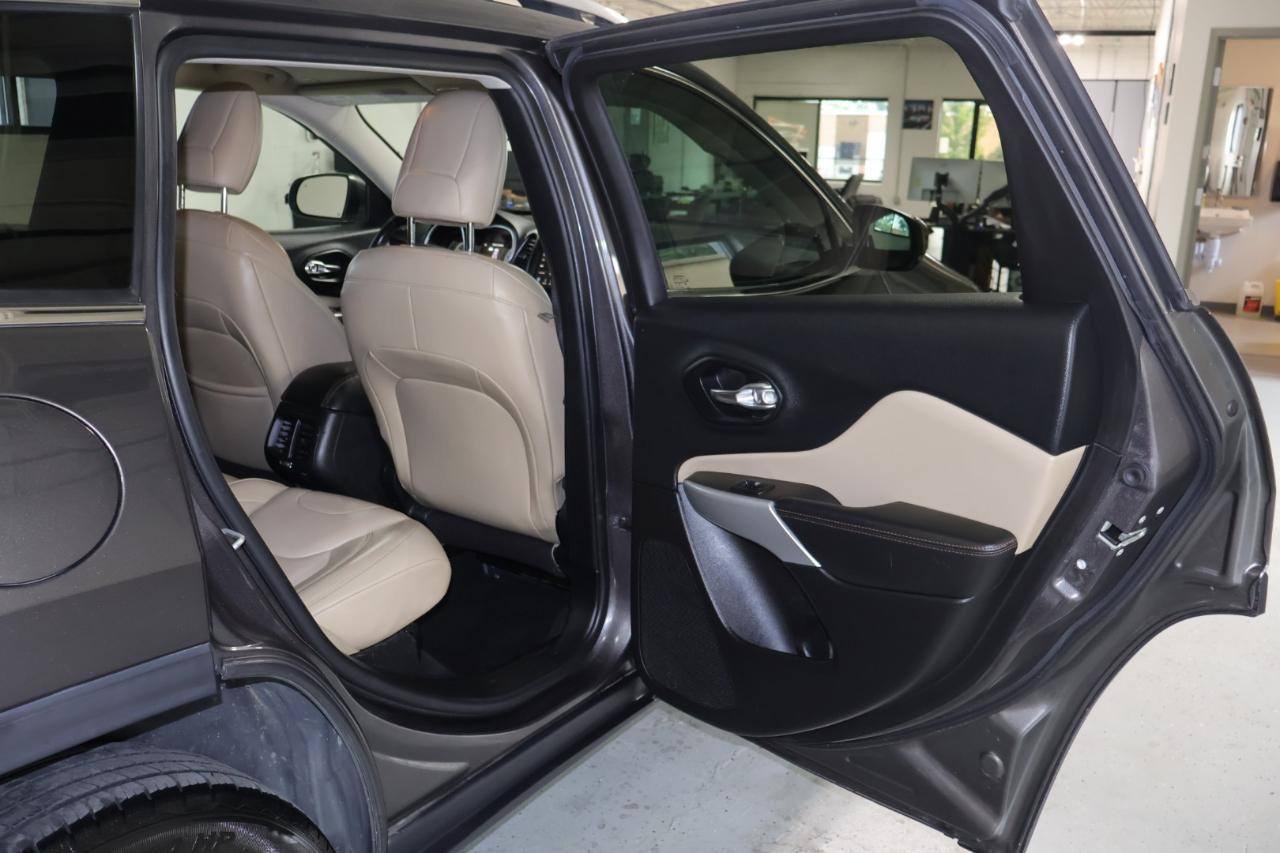 Used 2018 Jeep Cherokee Limited AWD/4WD image 22