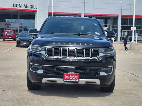 Used 2023 Jeep Wagoneer Series II AWD/4WD image 2