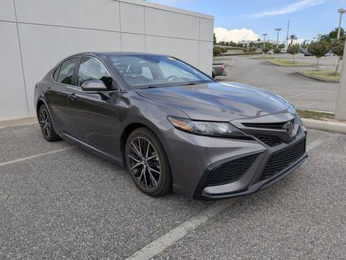 Certified 2023 Toyota Camry SE FWD image 1