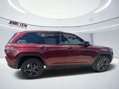 New 2025 Jeep Grand Cherokee Limited w/ Black Appearance Package AWD/4WD image 2