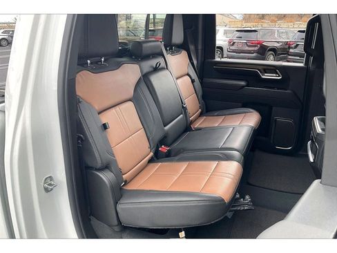 Used 2024 Chevrolet Silverado 3500 High Country w/ Technology Package image 29