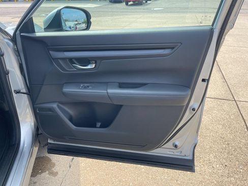 Used 2025 Honda CR-V LX image 19